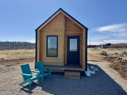 La Sal Lookout – A Tiny Retreat with Big Views