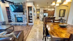 Coral Springs Resort I Pool & Hot Tub I Easy Highway Access I Top Floor