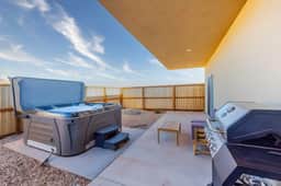 Clover Loft Hideaway l Private Hot Tub I Pool