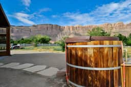 Moab Modern I Panoramic Views I Private Hot Tub