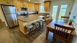 Yellow Door Retreat I Mountain Views I Privacy I 30 Minutes to Moab!