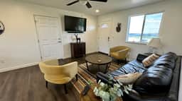 Yellow Door Retreat I Mountain Views I Privacy I 30 Minutes to Moab!