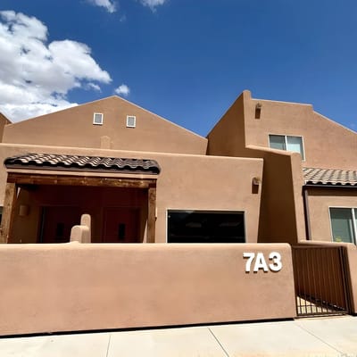 Moab Rim Views! I Pet Friendly I Garage I Pool & Hot Tub