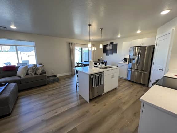 Capone's Hideaway! - Pet Friendly