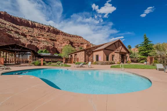 Casa De Red Rock I Pet-Friendly I Pool & Fitness Center I EV Charger