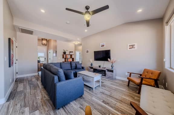 Casa De Red Rock I Pet-Friendly I Pool & Fitness Center I EV Charger