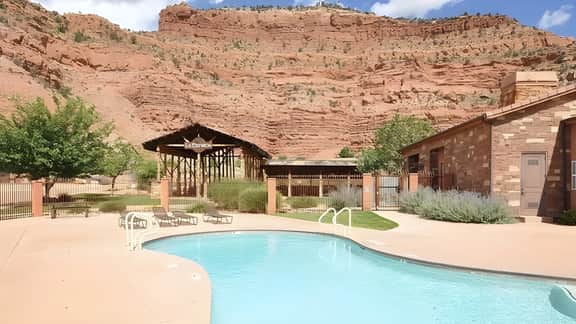 Scenic Escape in Kanab | Pet-Friendly | Community Pool & Hot Tub