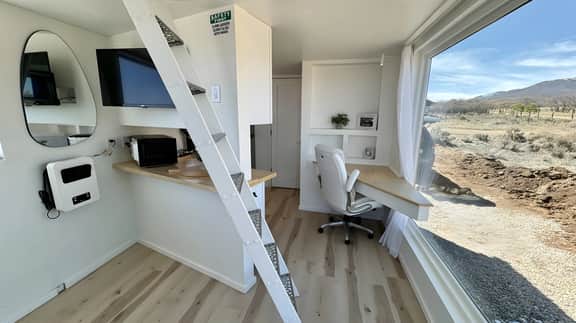La Sal Lookout – A Tiny Retreat with Big Views