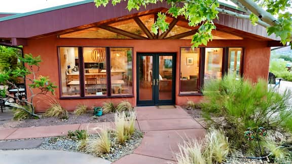 The Moab Pearl Ecolodge I Peaceful Retreat I Private Hot Tub I 360° Views!