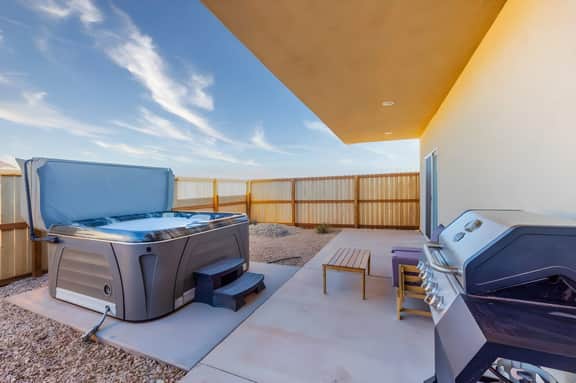 Clover Loft Hideaway l Private Hot Tub I Pool