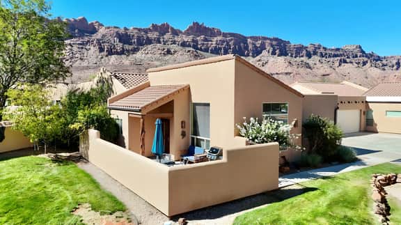 Wild Edge Retreat I Rim Village with Garage I Communal Pool/Hot Tub