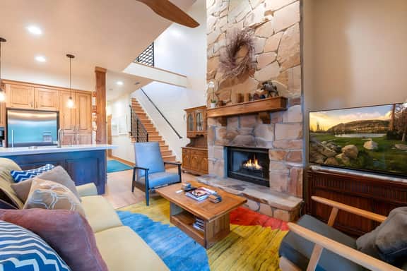 Jupiter Retreat - Central Location with Private Hot Tub