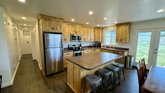 Yellow Door Retreat I Mountain Views I Privacy I 30 Minutes to Moab!