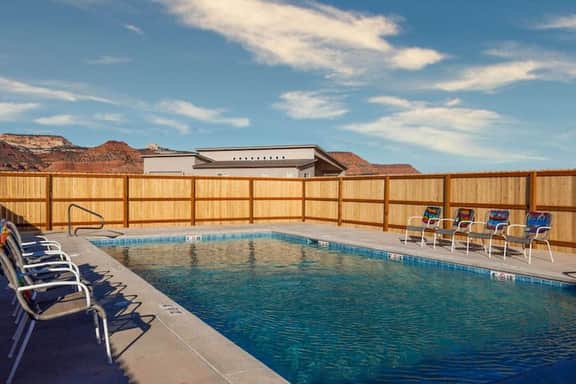 Daisy Loft Hideaway l Private Hot Tub I Pool