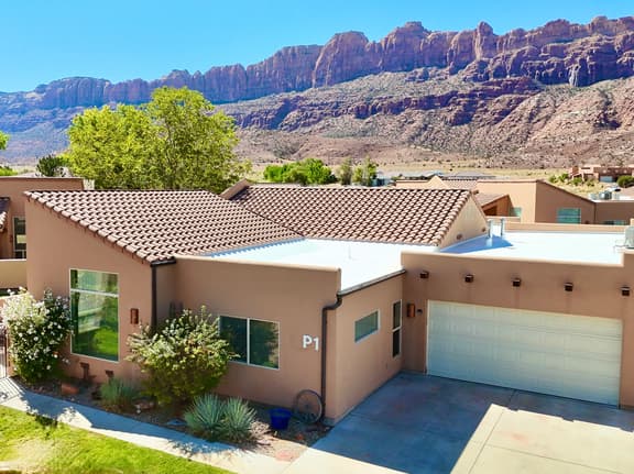 Wild Edge Retreat I Rim Village with Garage I Communal Pool/Hot Tub